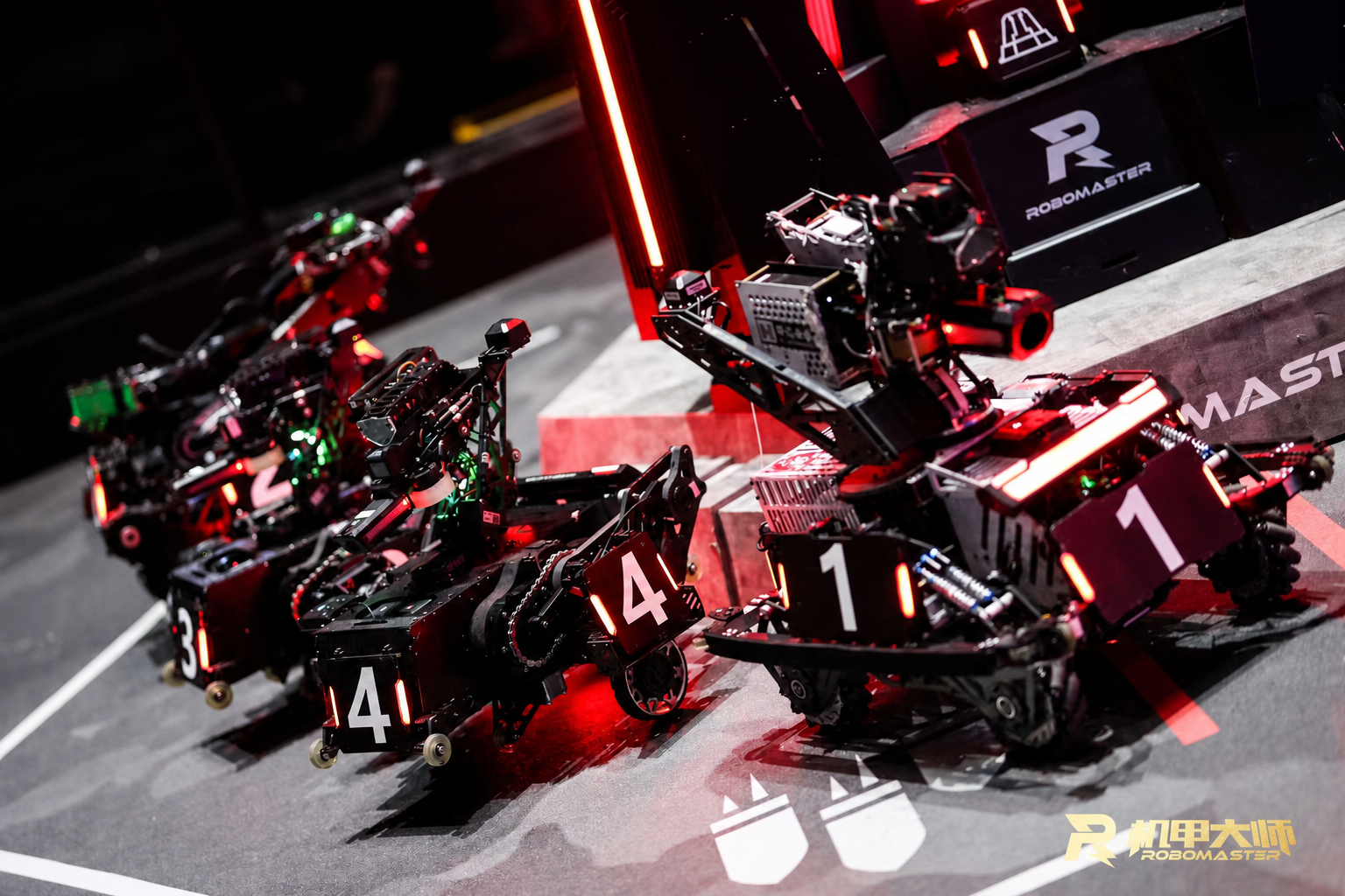 RoboMaster 机甲大师高校系列赛赛场上的机器人