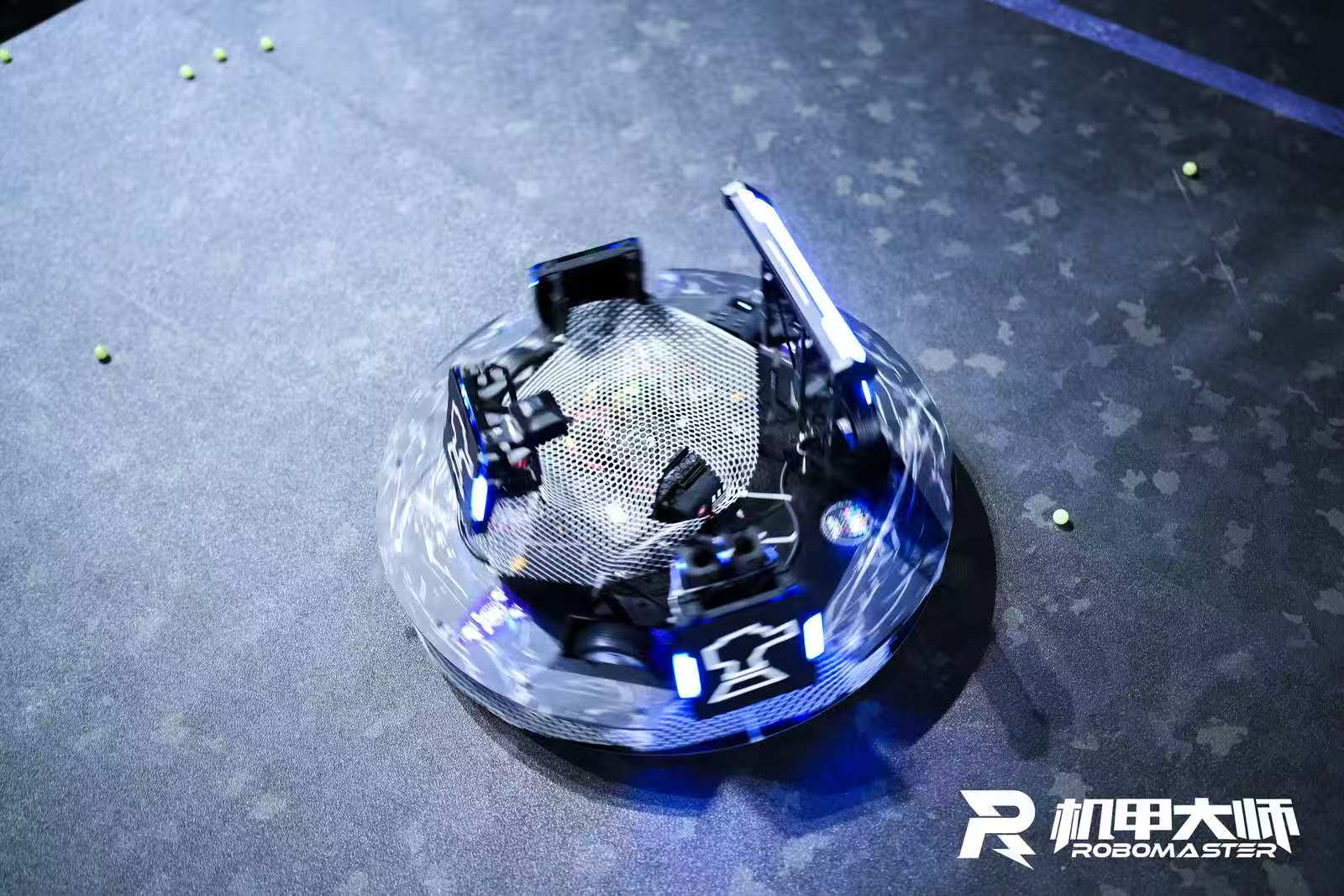7号 哨兵机器人(备用)赛场风采 1