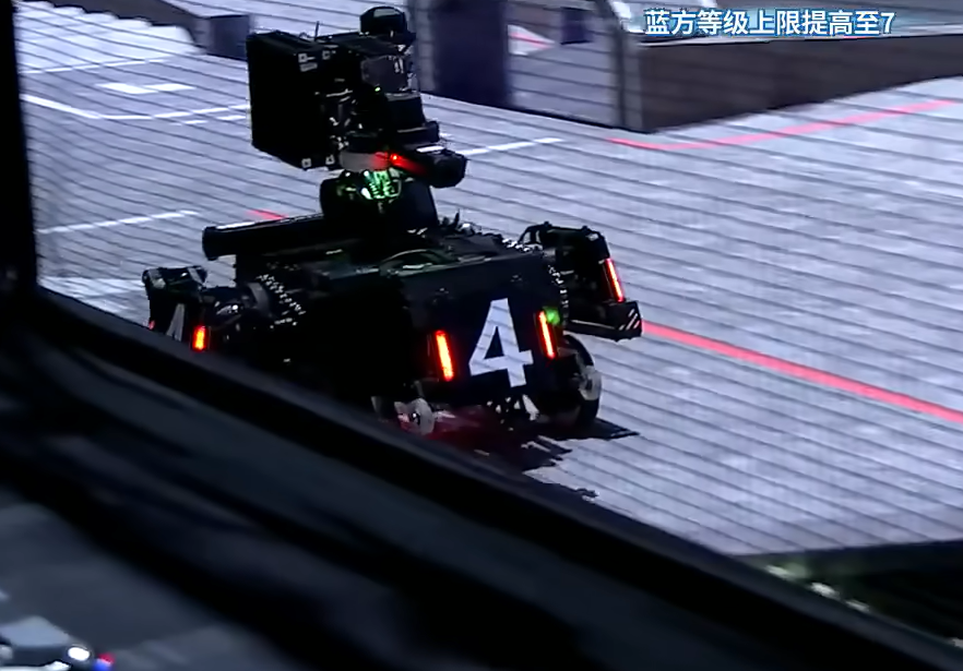 4号 步兵机器人 · 二哥赛场风采 1